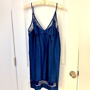 VS Negligee. Navy. XL. NWT